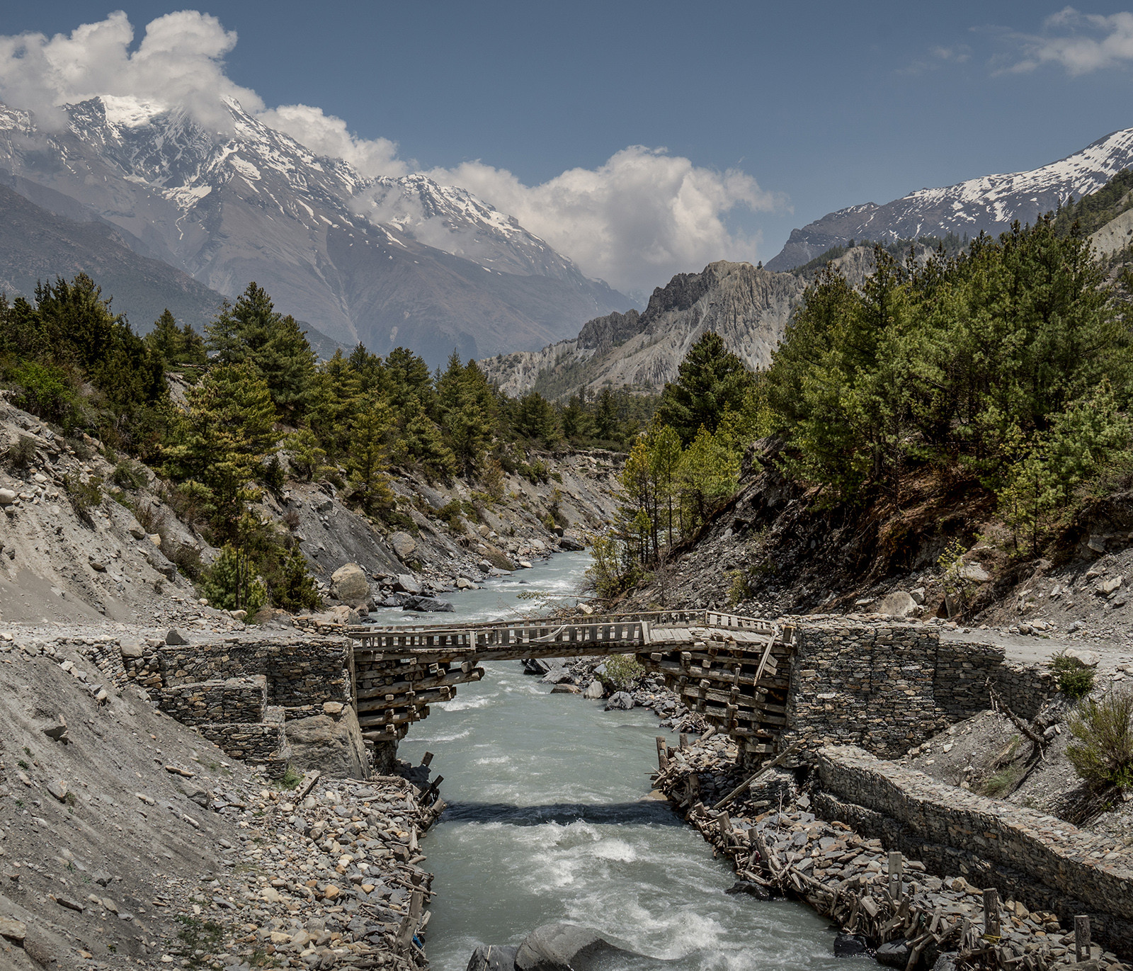 Prawie na dachu świata Wheelchairtrip most w Himalajach